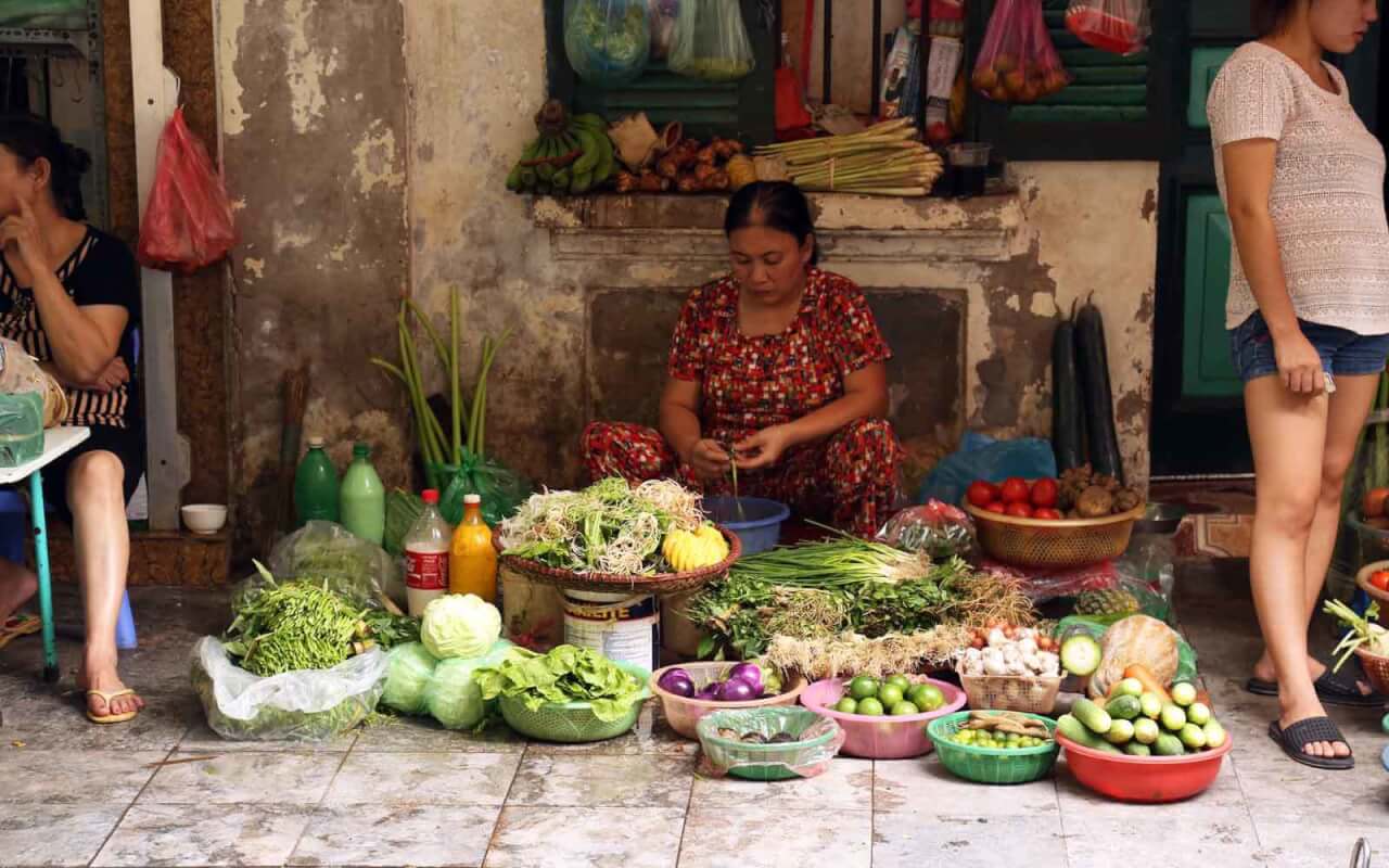 Marché de quartier de la rue Nguyen Van To