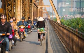 hanoi vietnam pont long bien