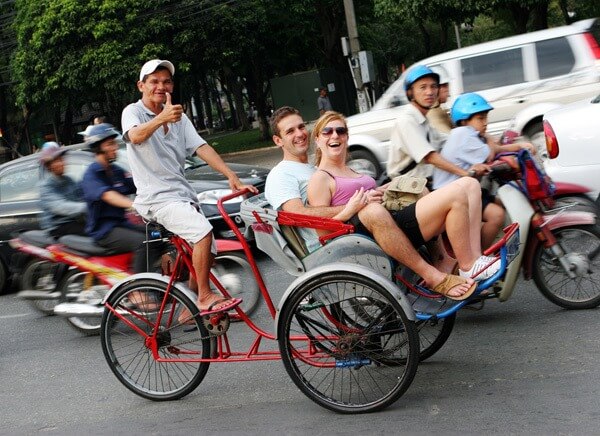 touristes a hanoi vietnam