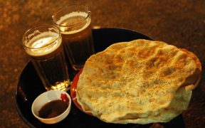 biere pression et galette grillee a hanoi