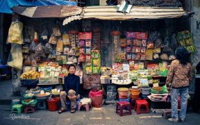 petit magasin au marche thanh ha a hanoi