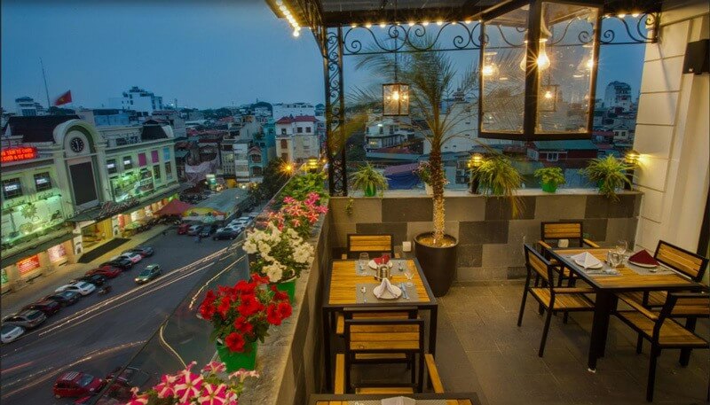 restaurant-en-plein-air-marvellous-hotel-hanoi