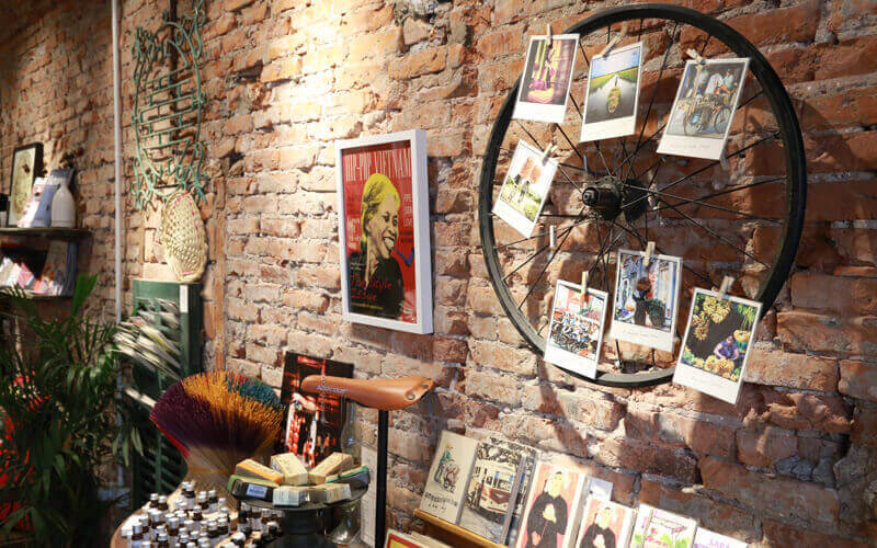 Collective Memory, une expérience unique 4 cartes postales vingtages - Amica Travel