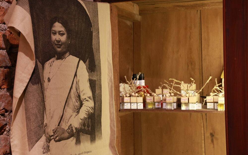 Collective Memory, une expérience unique 7 huiles essentielles et imprimé sur tissu de vieilles cartes postales - Amica Travel